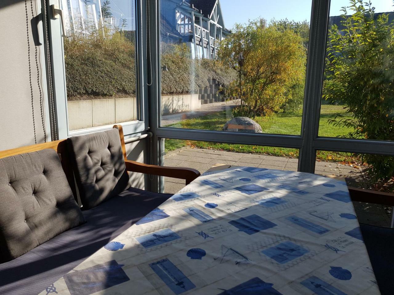 Ferienwohnung 4 Im Haus Am See Mit Wintergarten Und Terrasse Seedorf  Szoba fotó