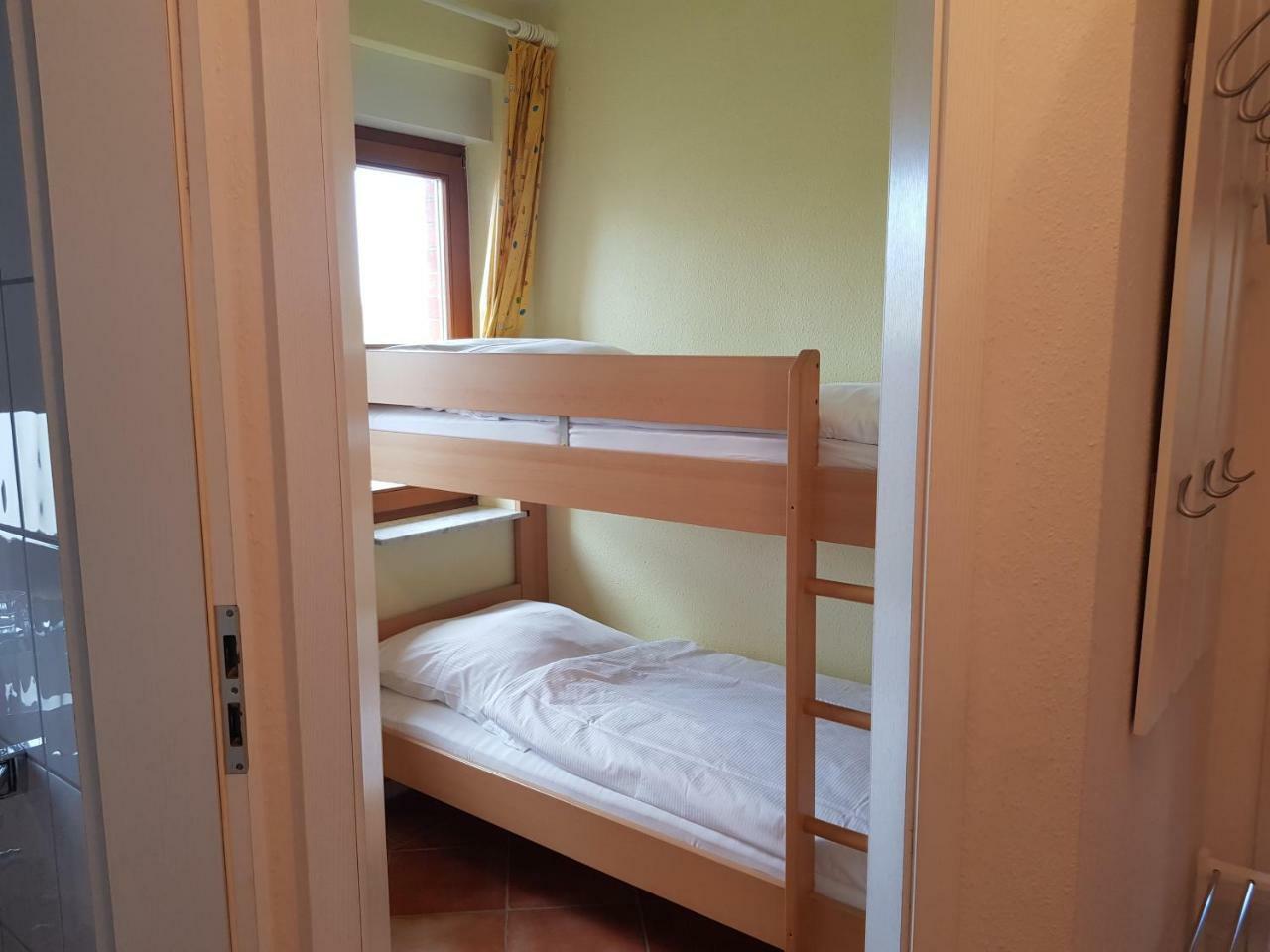 Ferienwohnung 4 Im Haus Am See Mit Wintergarten Und Terrasse Seedorf  Szoba fotó