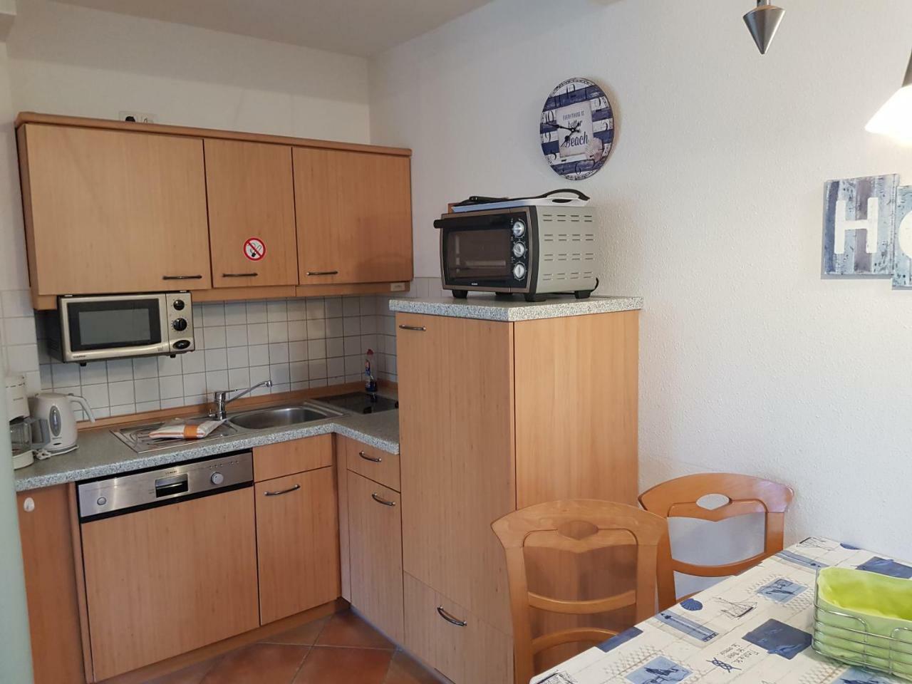 Ferienwohnung 4 Im Haus Am See Mit Wintergarten Und Terrasse Seedorf  Szoba fotó