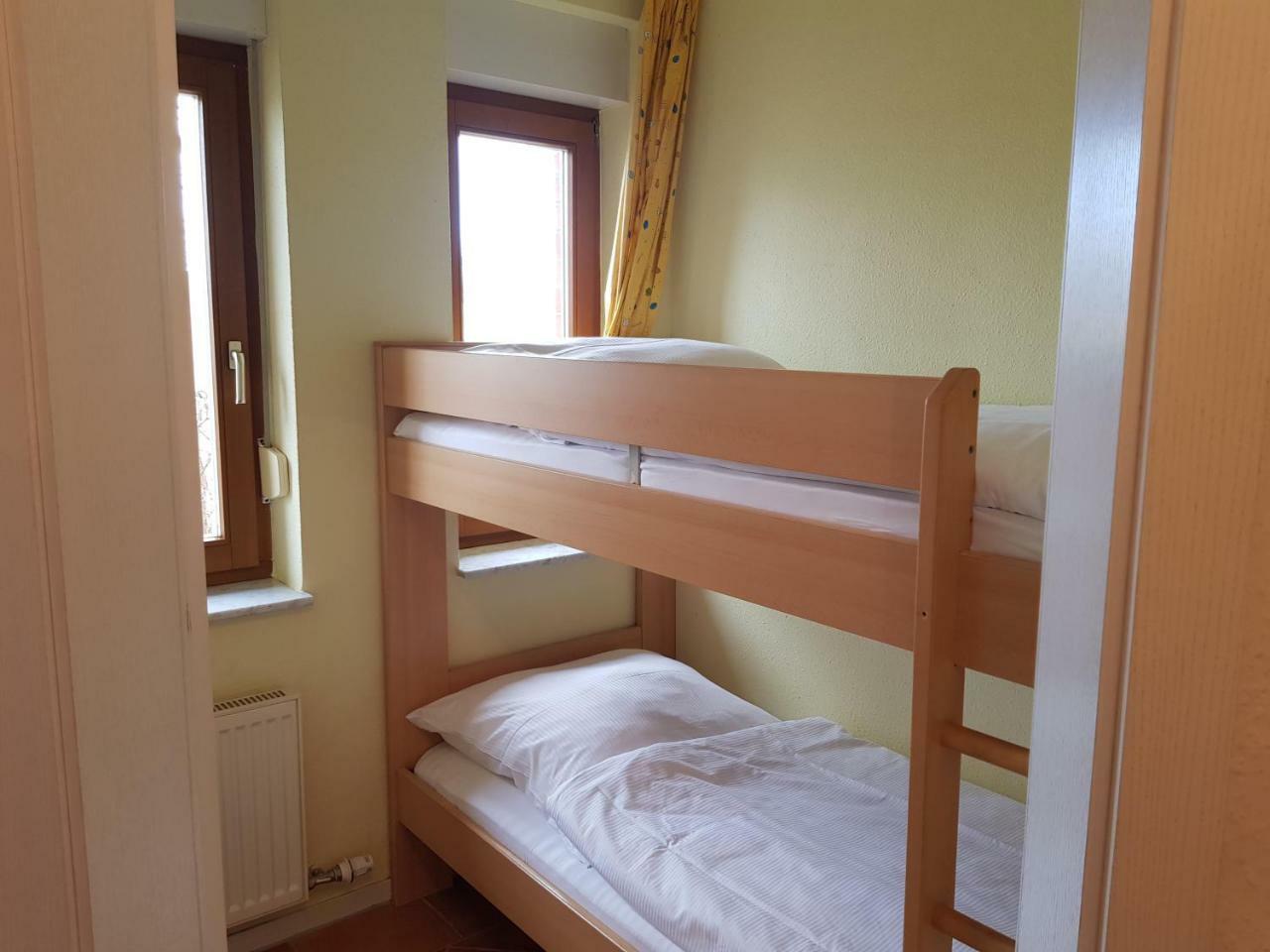 Ferienwohnung 4 Im Haus Am See Mit Wintergarten Und Terrasse Seedorf  Szoba fotó