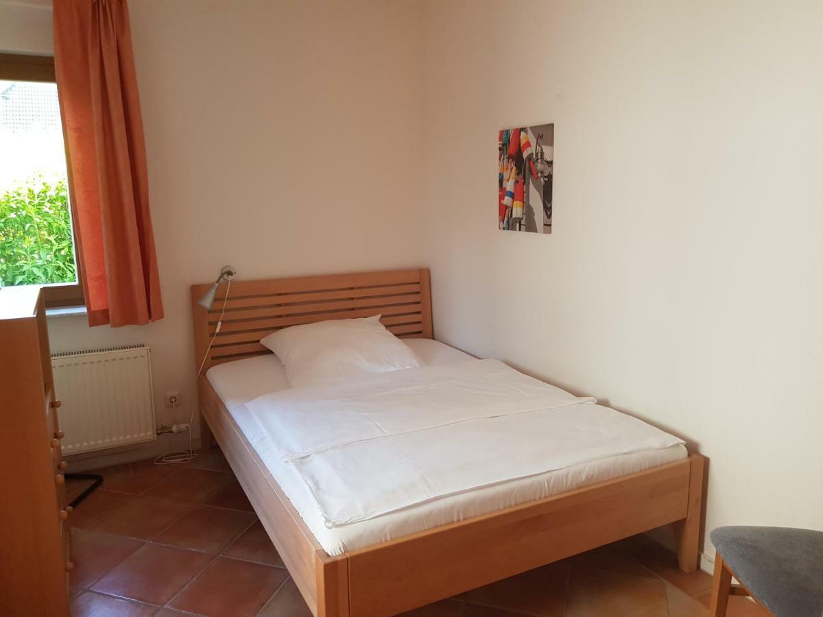 Ferienwohnung 4 Im Haus Am See Mit Wintergarten Und Terrasse Seedorf  Szoba fotó
